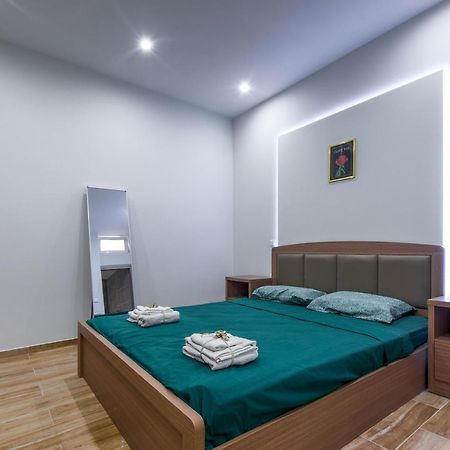 Renovated 2Bd House Close To Pireus Port Exterior photo